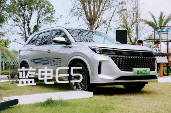 蓝电E5对比欧尚Z6 iDD，谁才是更值得入手的插混SUV？